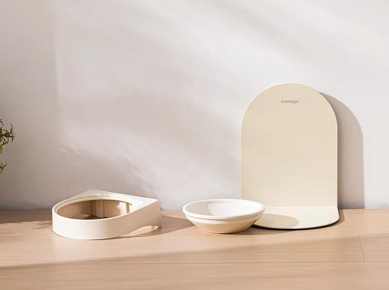 Adjustable elevated pet bowl