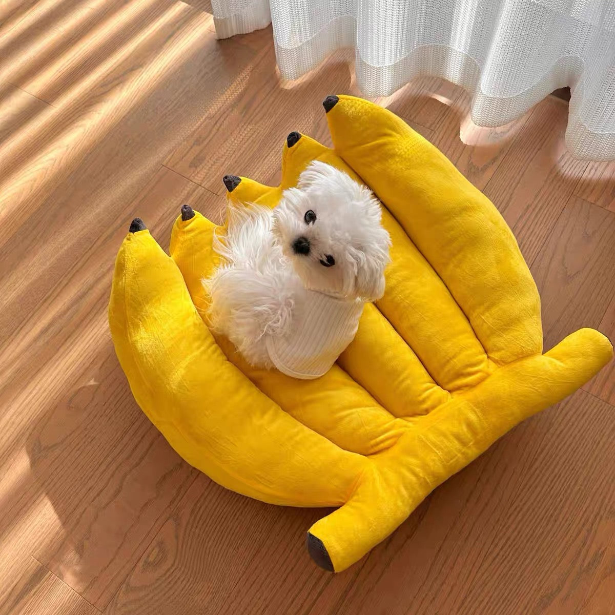 Banana pet bed