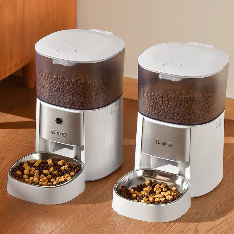 Automatic pet feeders