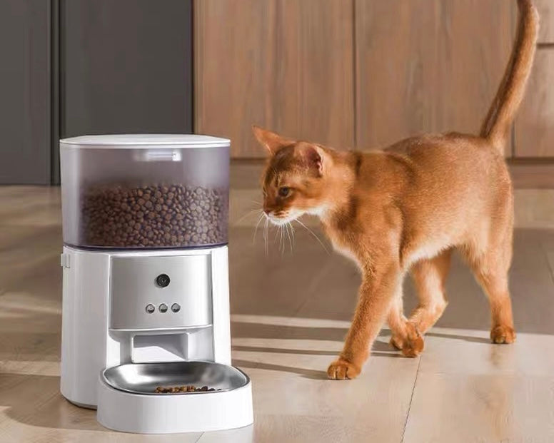 Automatic pet feeders