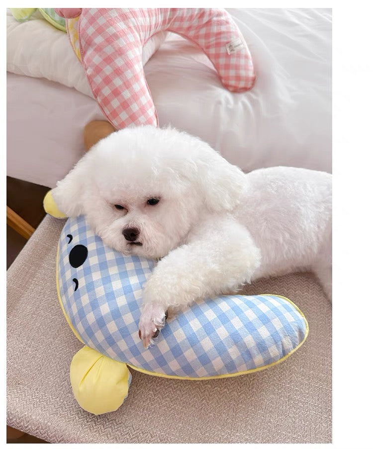 Checkered pet mattress and pillow