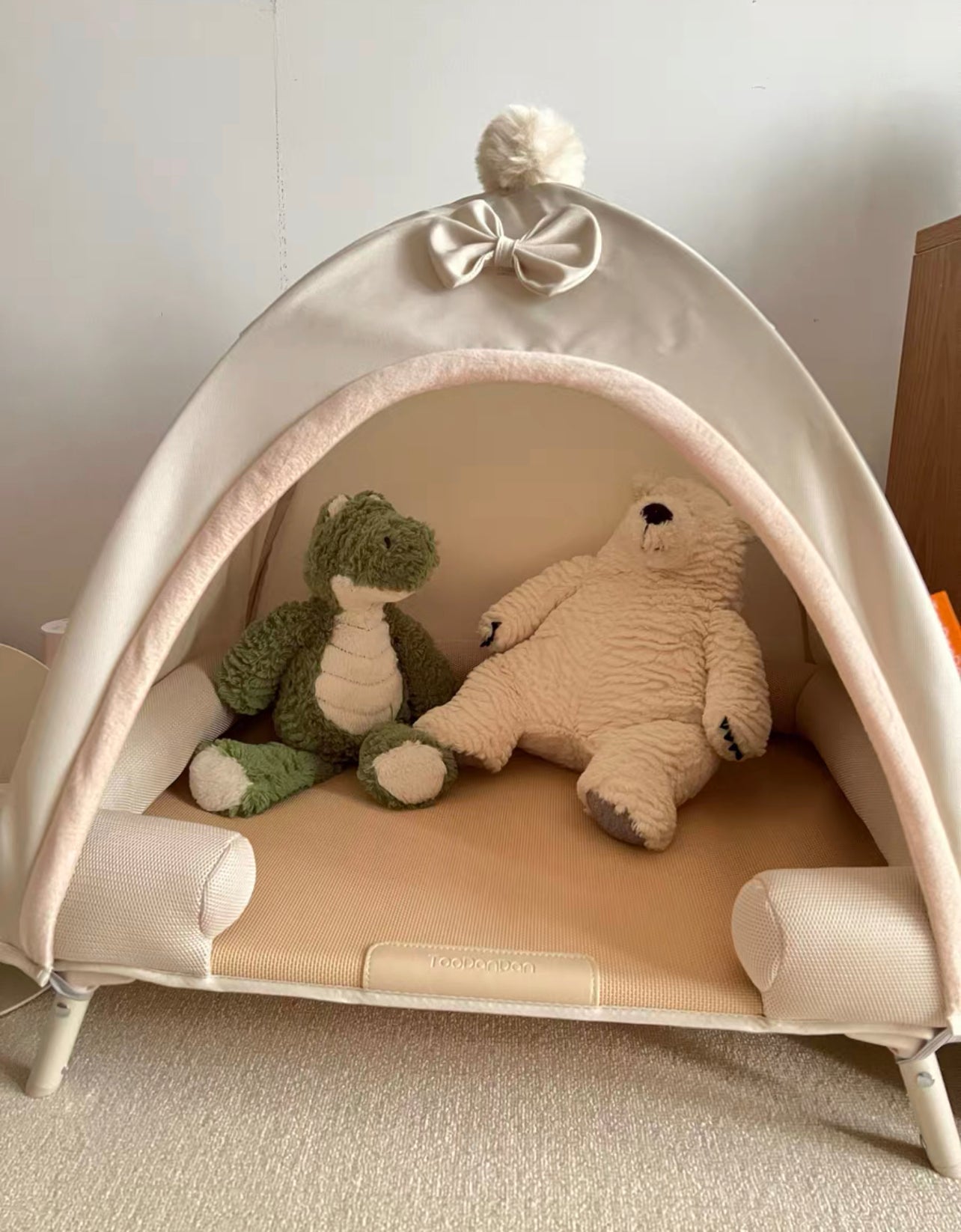 Pet elevated tent bed