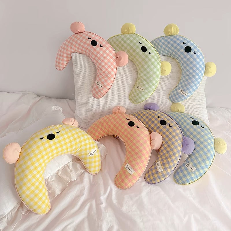 Checkered pet mattress and pillow