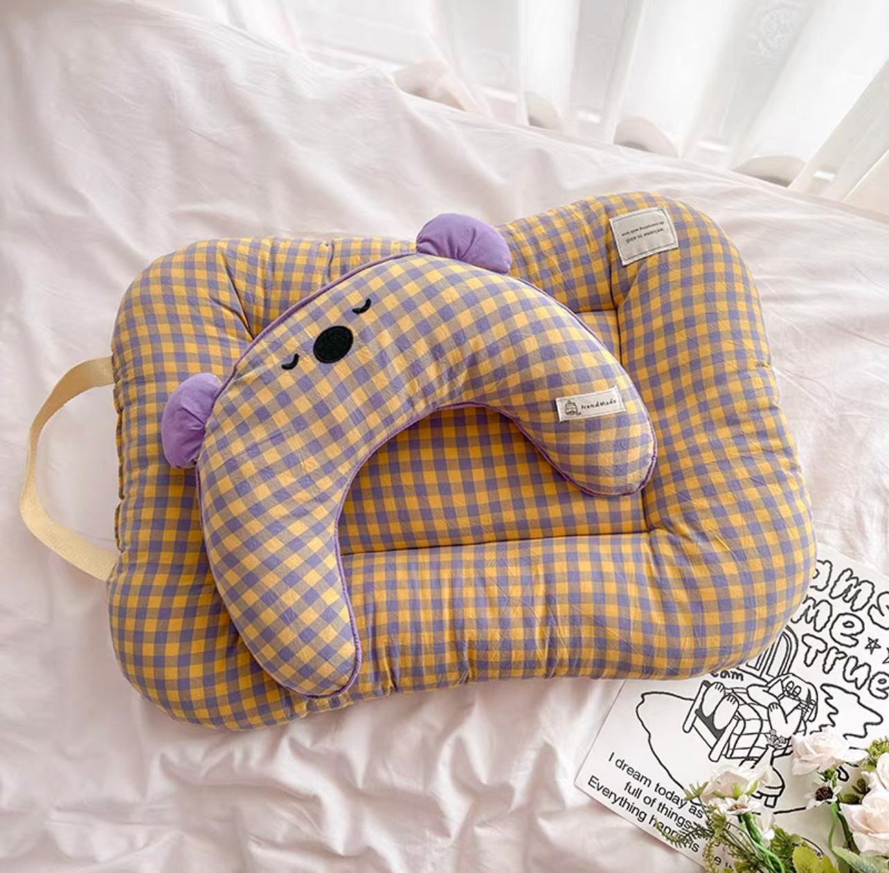 Checkered pet mattress and pillow