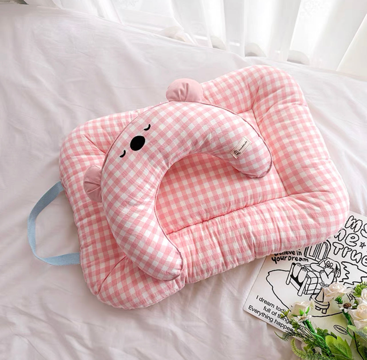 Checkered pet mattress and pillow