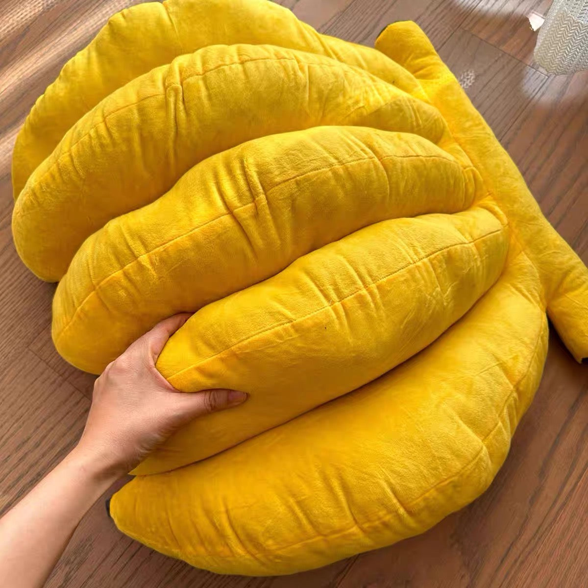 Banana pet bed