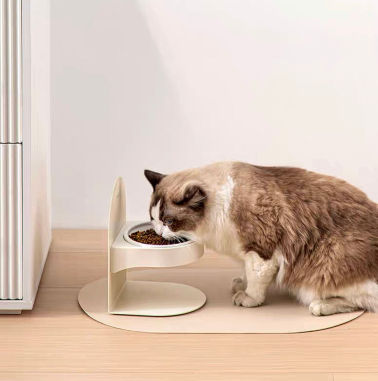 Adjustable elevated pet bowl
