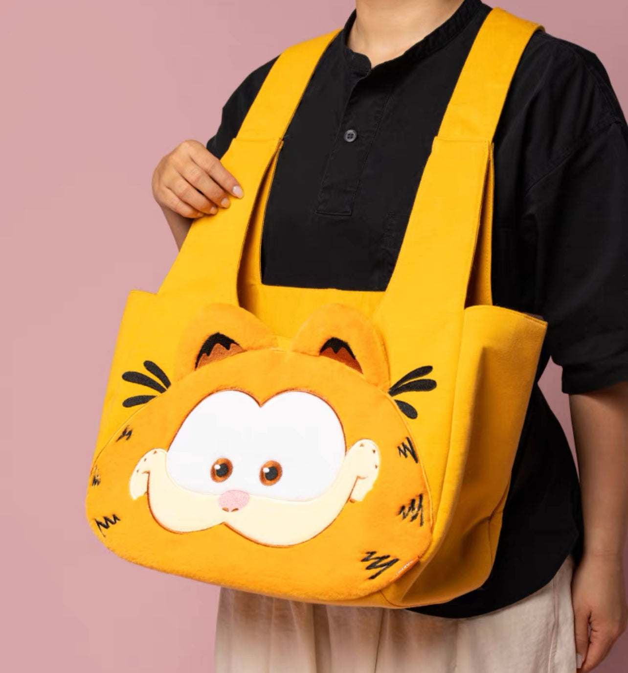 Garfield theme backpack carrier
