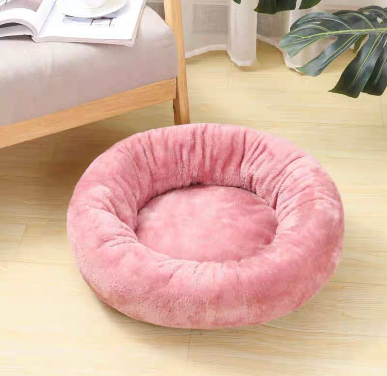 Round and fluffy pet bed