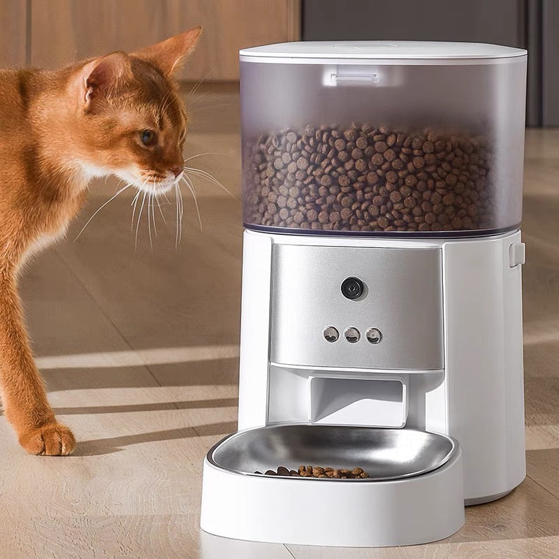 Automatic pet feeders