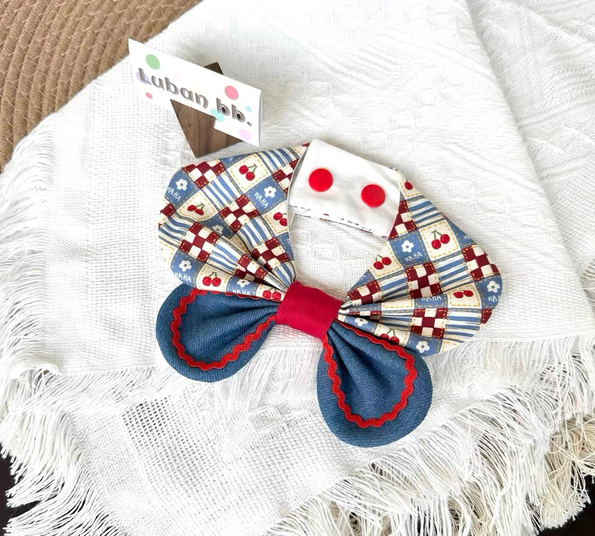 Cute festive bow collar