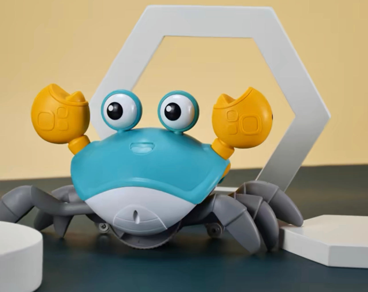 Crawling crab toy