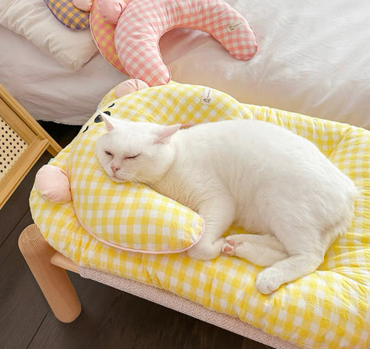 Checkered pet mattress and pillow