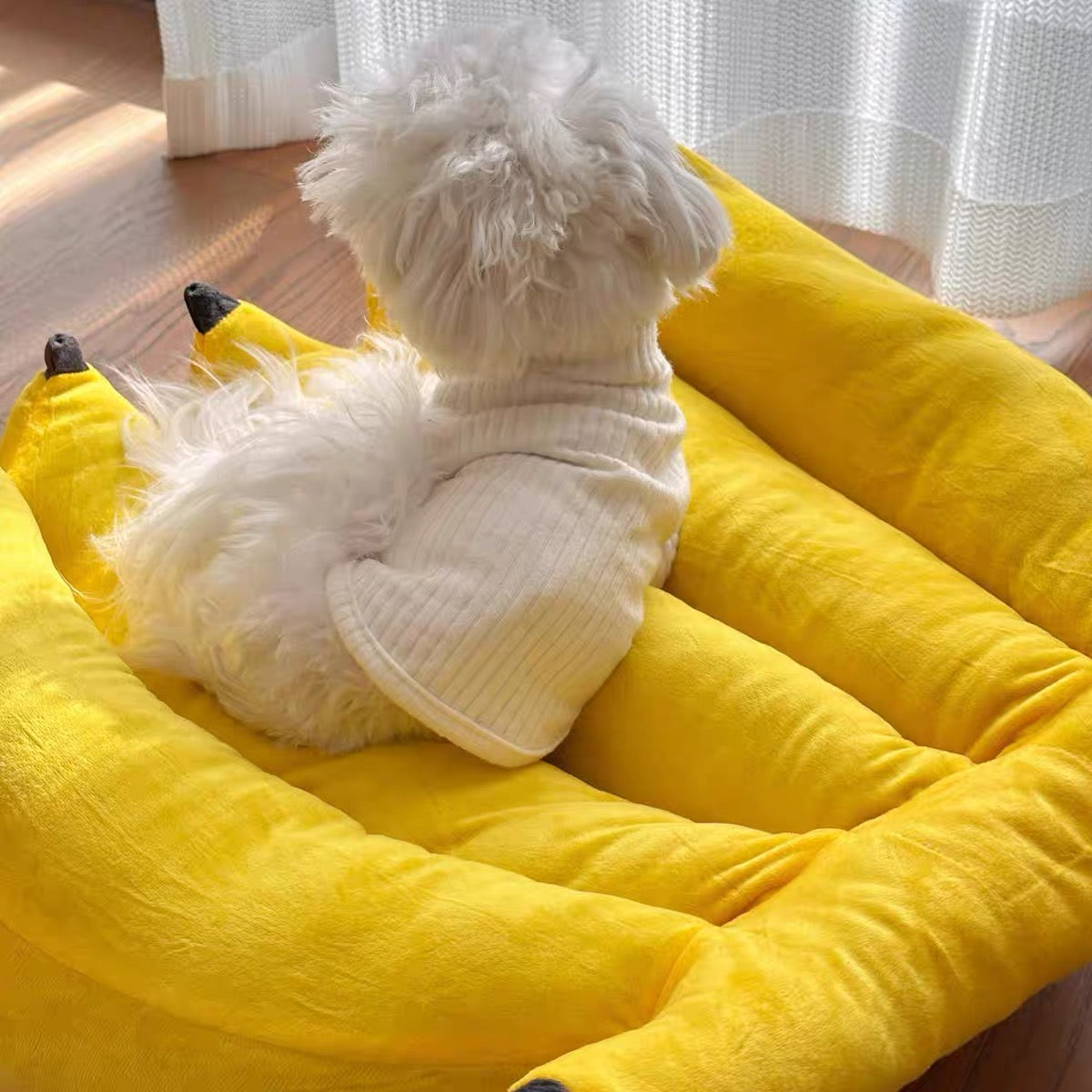 Banana pet bed