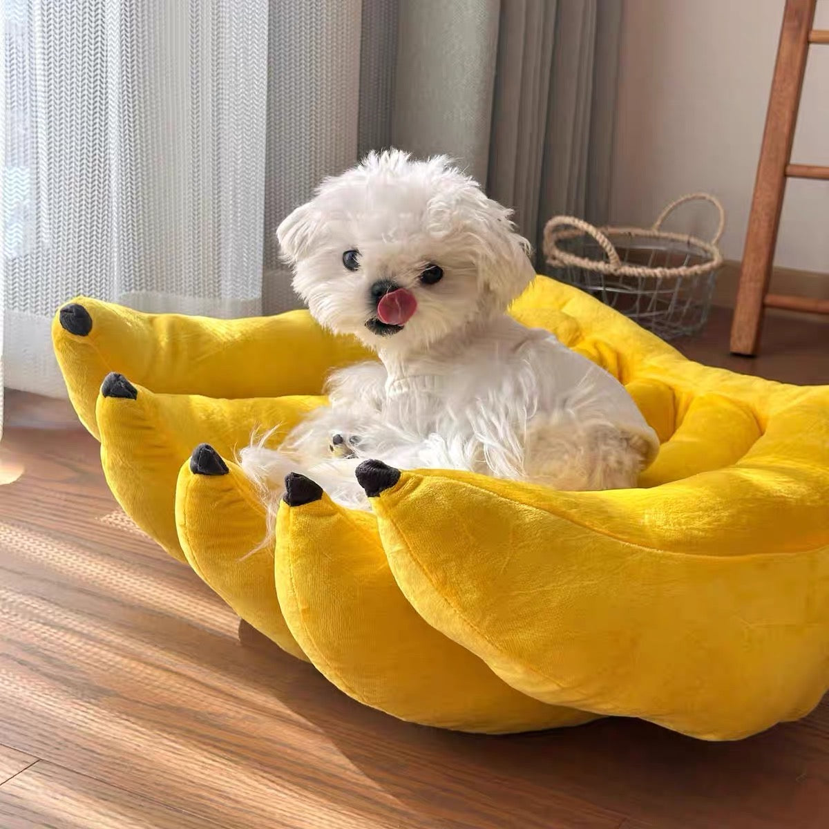 Banana pet bed