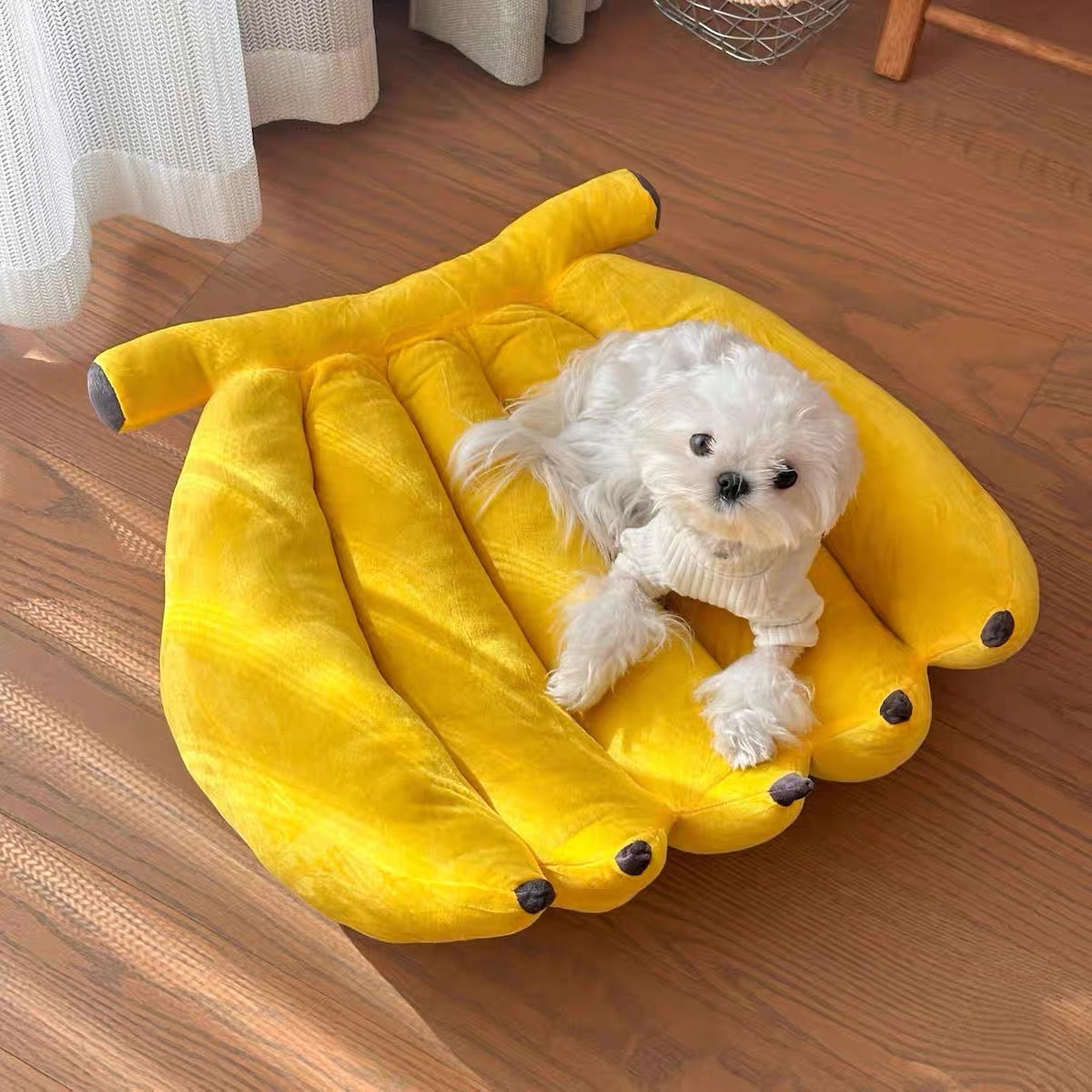 Banana pet bed