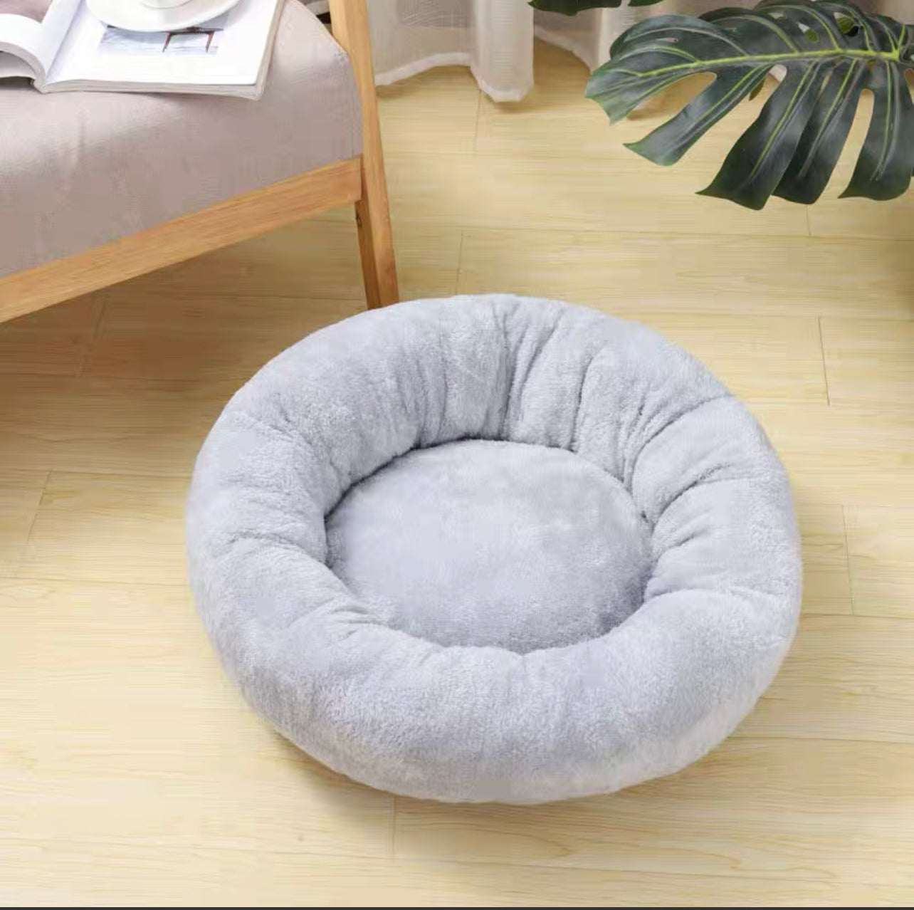Round and fluffy pet bed