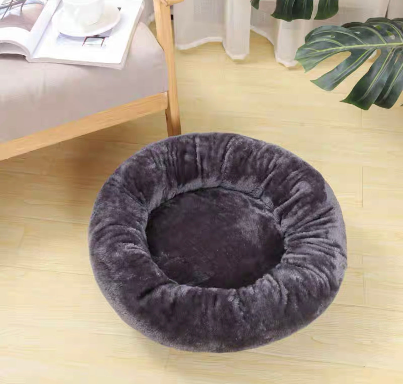 Round and fluffy pet bed